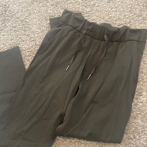 Lululemon On the Move Pant size 2